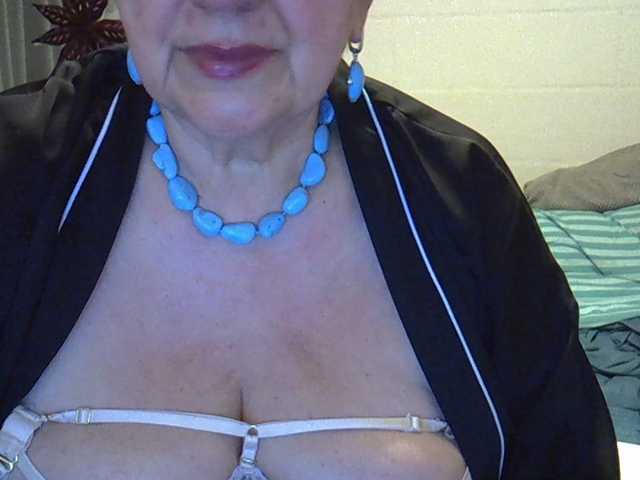 SweetCherry00's BongaCams show and profile