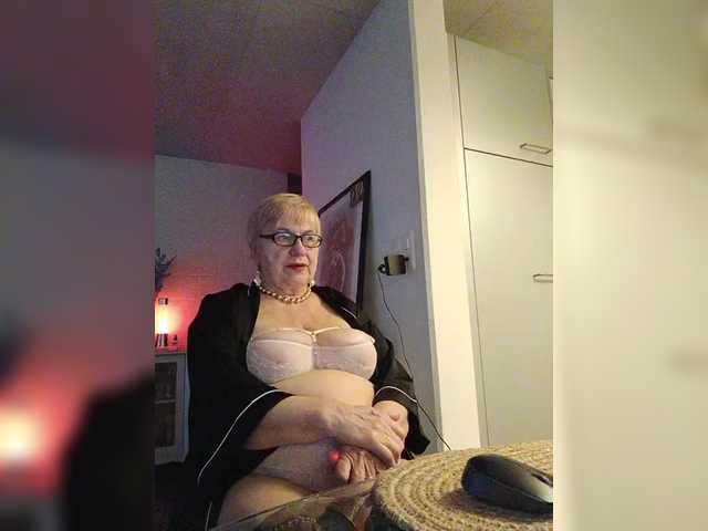 SweetCherry00's BongaCams show and profile
