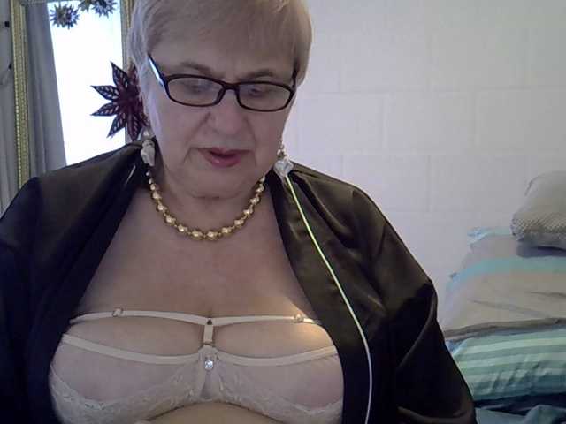 SweetCherry00's BongaCams show and profile