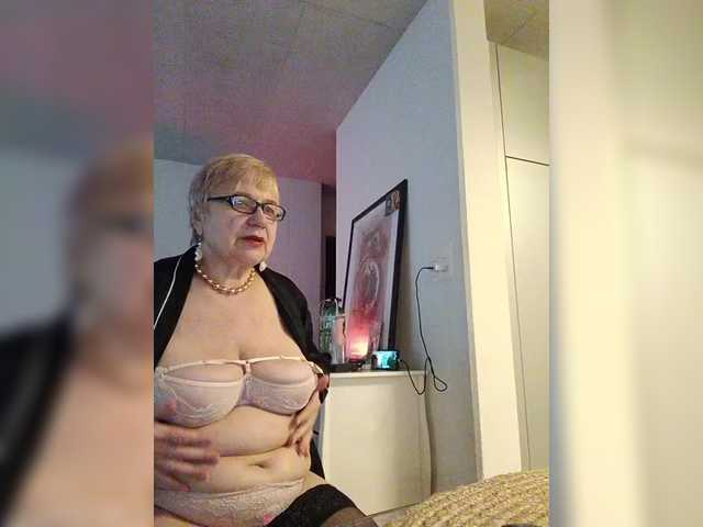 SweetCherry00's BongaCams show and profile
