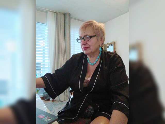 SweetCherry00's BongaCams show and profile