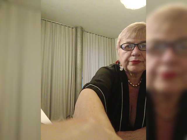 go to chat with SweetCherry00