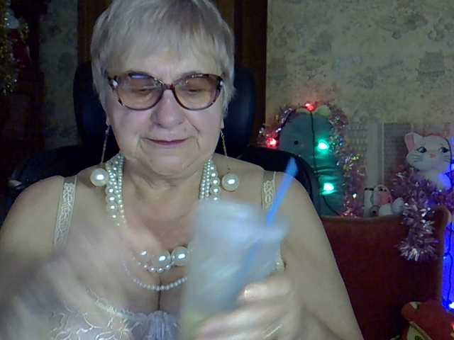 SweetCherry00's BongaCams show and profile
