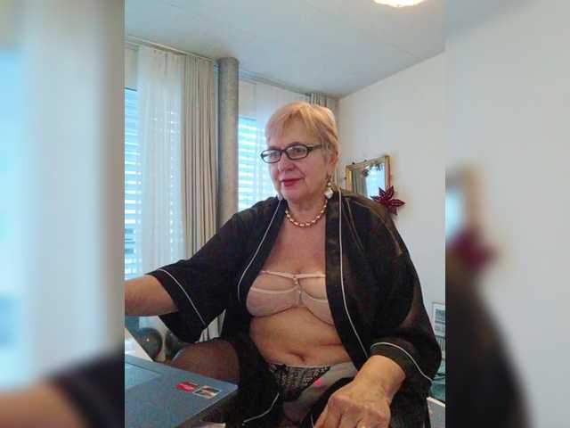 SweetCherry00's BongaCams show and profile