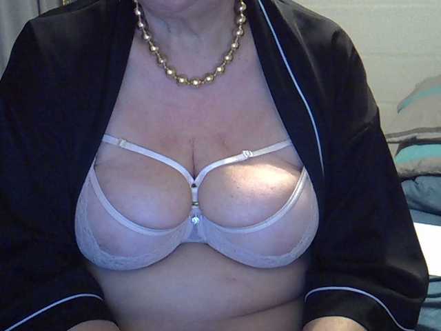 SweetCherry00's BongaCams show and profile