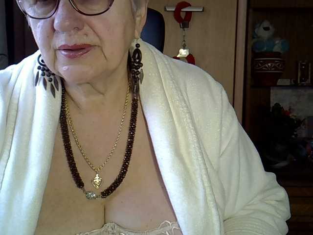 SweetCherry00 from BongaCams