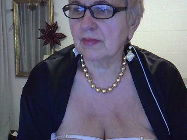 SweetCherry00's BongaCams show and profile