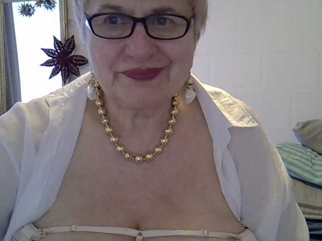 SweetCherry00's BongaCams show and profile