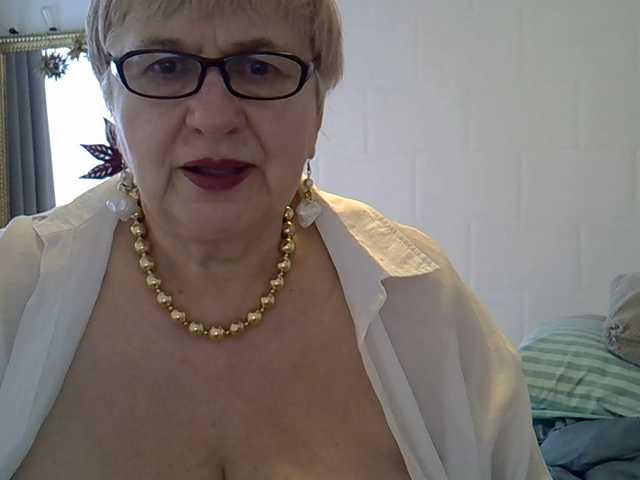 SweetCherry00's BongaCams show and profile