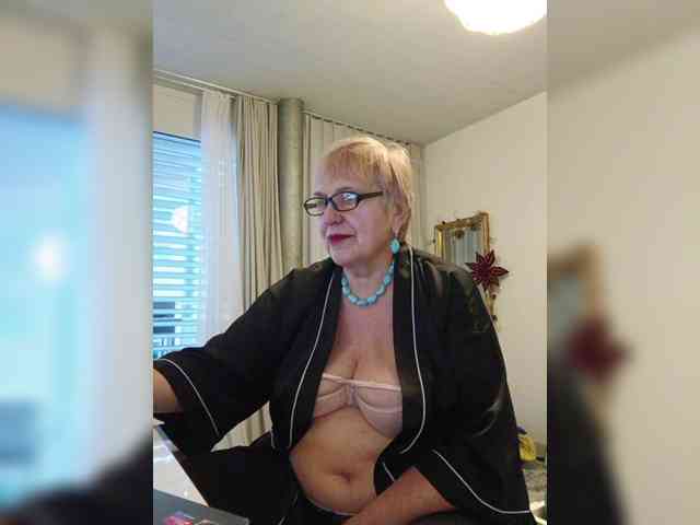 SweetCherry00 webcam