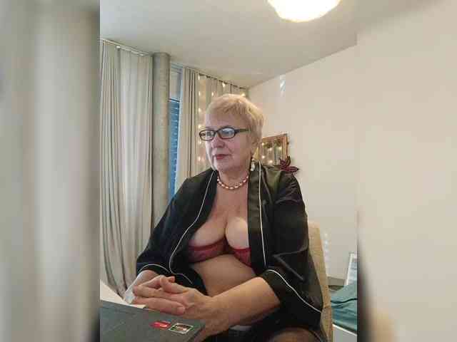 SweetCherry00 webcam