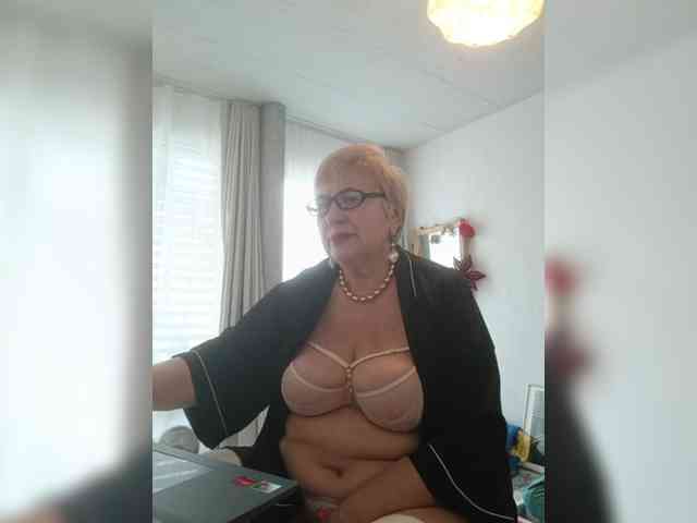 SweetCherry00 webcam