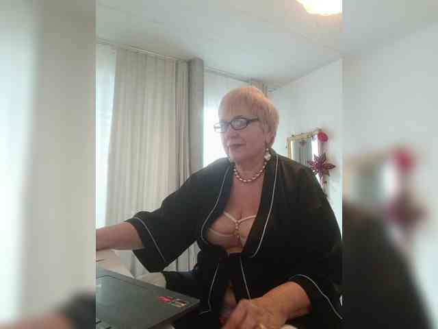 SweetCherry00 webcam