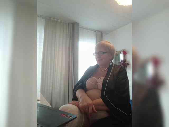 SweetCherry00 webcam