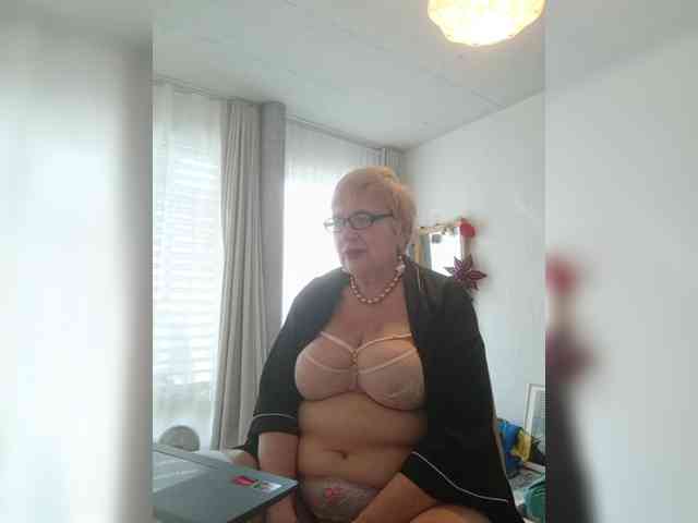 SweetCherry00 webcam