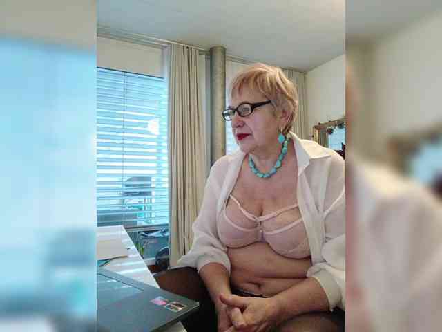 SweetCherry00 webcam