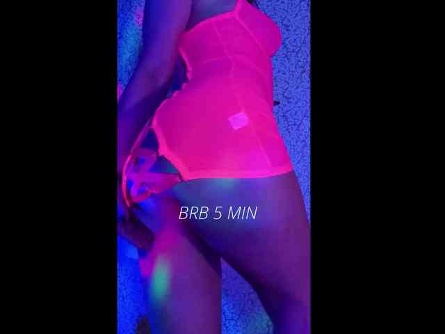 Girl-Fire webcam