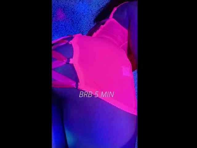 Girl-Fire webcam