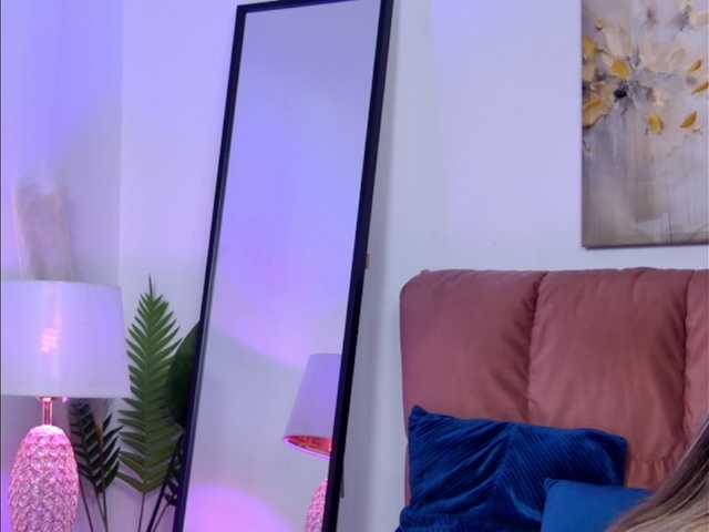 NicoleLegh's BongaCams show and profile