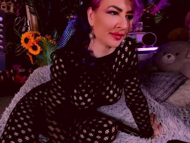  LolaHornyXXX chat room
