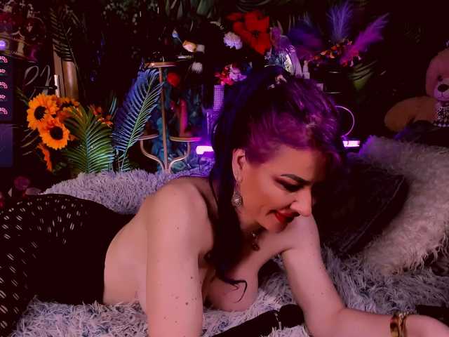 LolaHornyXXX chat room