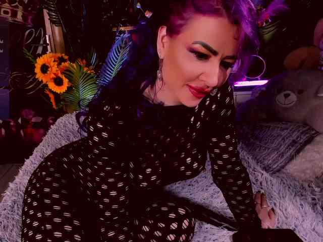 LolaHornyXXX webcam