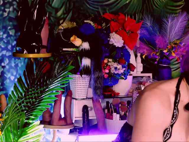 LolaHornyXXX webcam