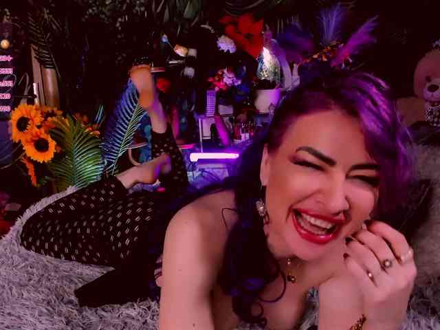 LolaHornyXXX webcam