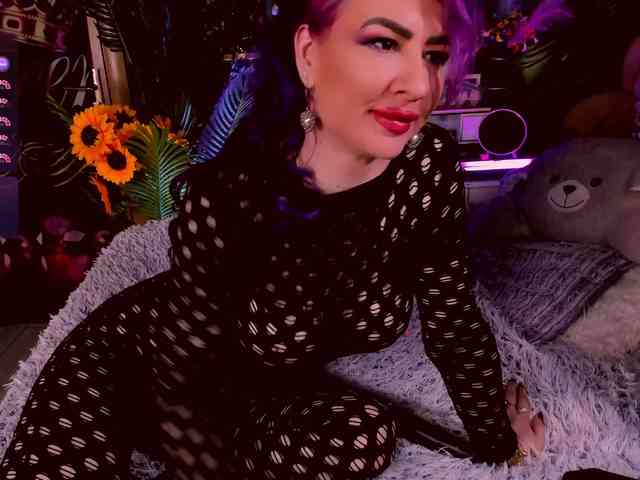 LolaHornyXXX webcam