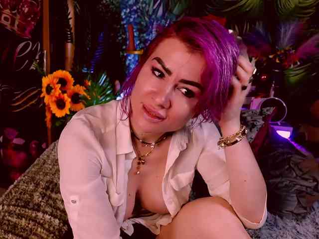 LolaHornyXXX