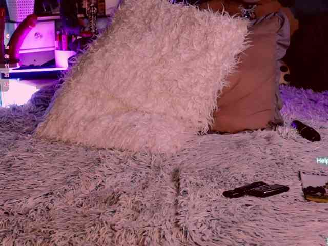 LolaHornyXXX webcam