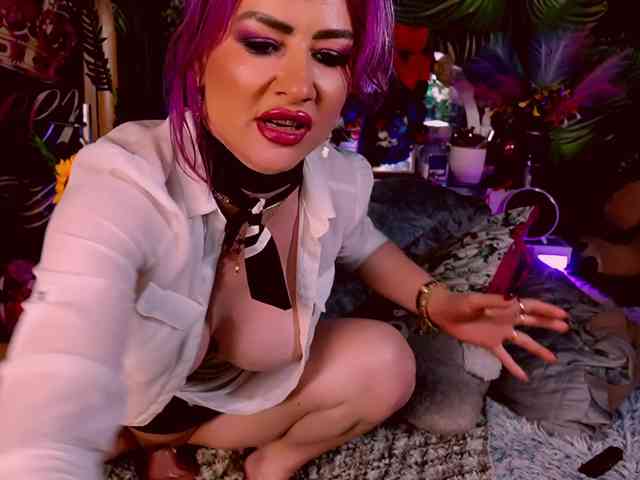 LolaHornyXXX webcam