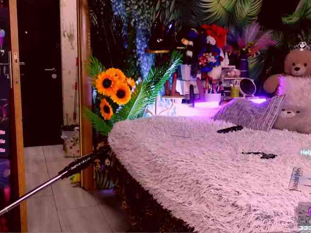 LolaHornyXXX webcam