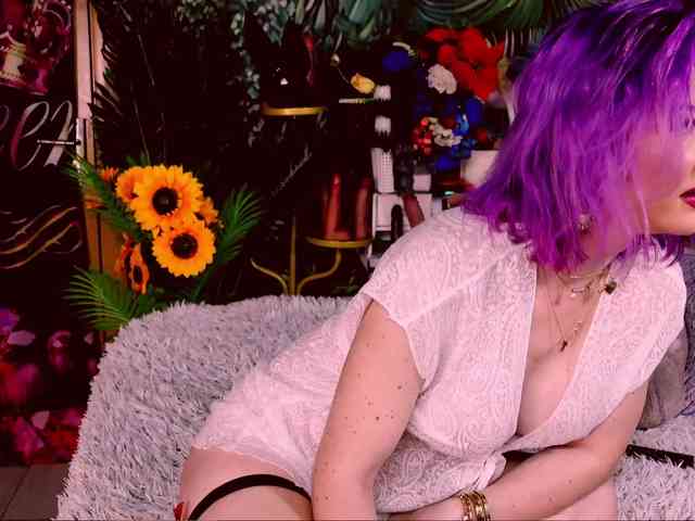 LolaHornyXXX webcam