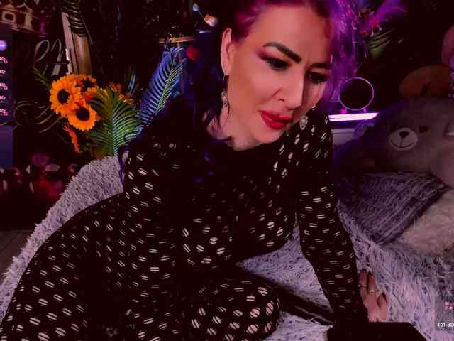 LolaHornyXXX webcam