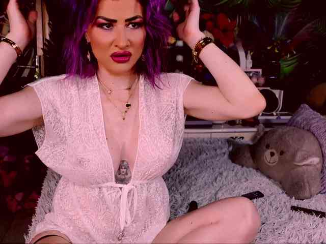 LolaHornyXXX webcam
