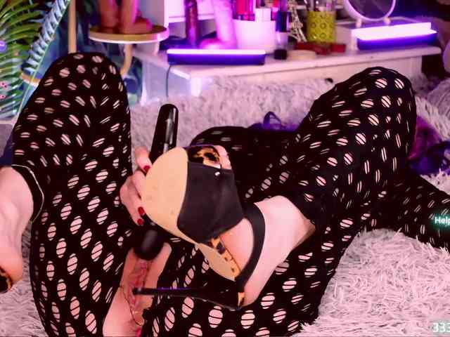 LolaHornyXXX webcam