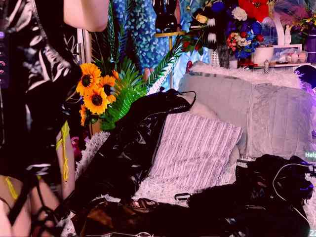 LolaHornyXXX webcam