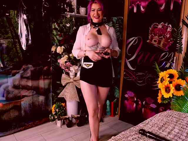 LolaHornyXXX webcam