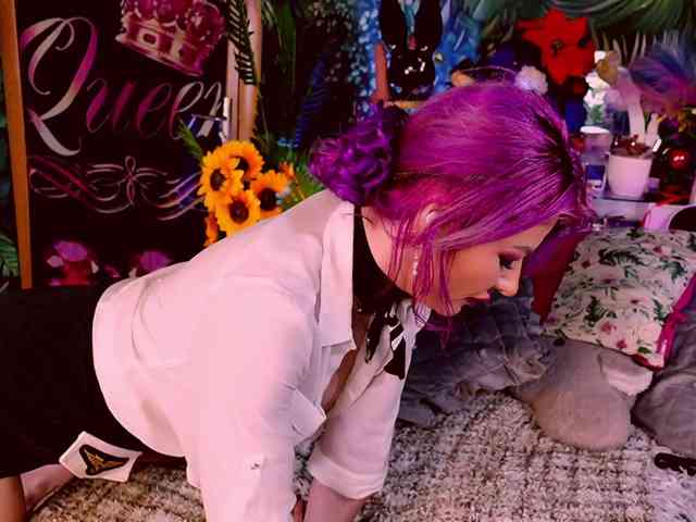 LolaHornyXXX webcam