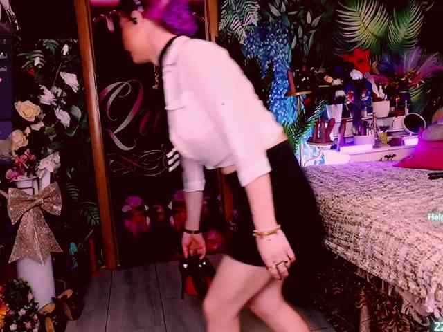 LolaHornyXXX webcam