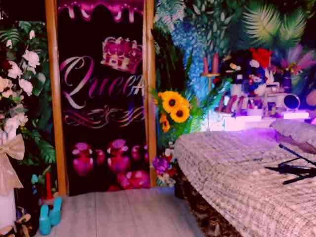 LolaHornyXXX webcam