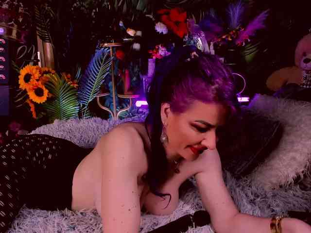chatting online LolaHornyXXX