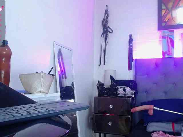 louise-nails webcam
