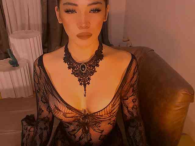 xqueenyunis Live Webcam on BongaCams