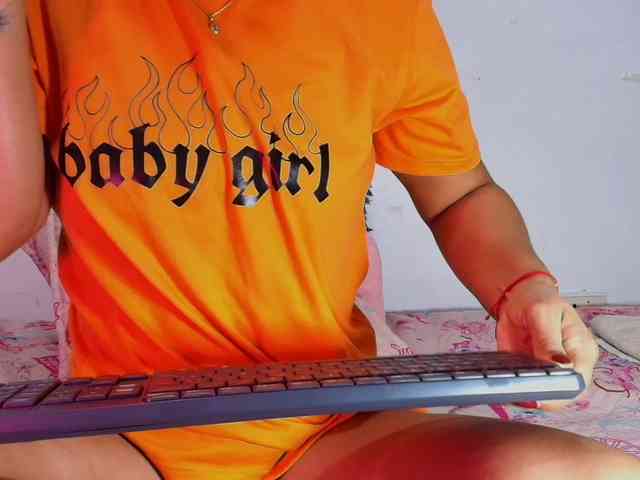 free online cam Naia-blesed