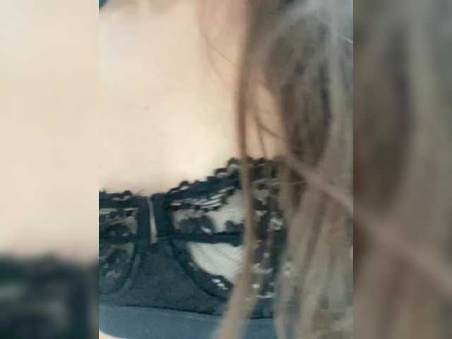 Iris-289's BongaCams show and profile