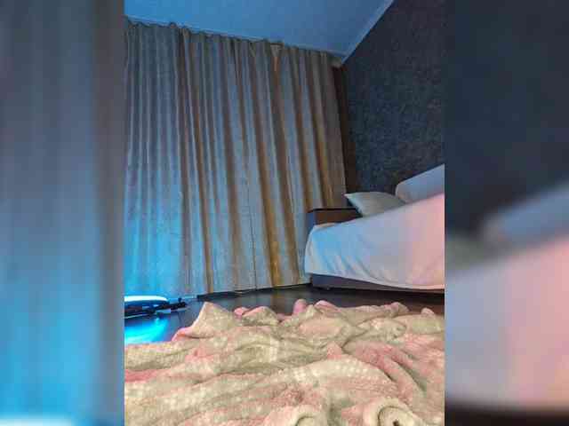 MilaSavory webcam