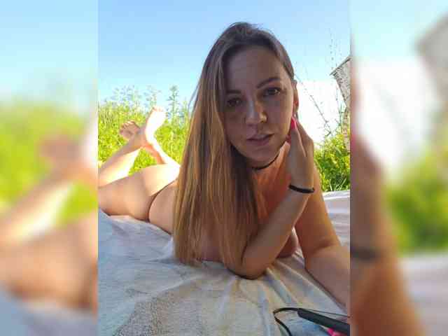 MilaSavory webcam
