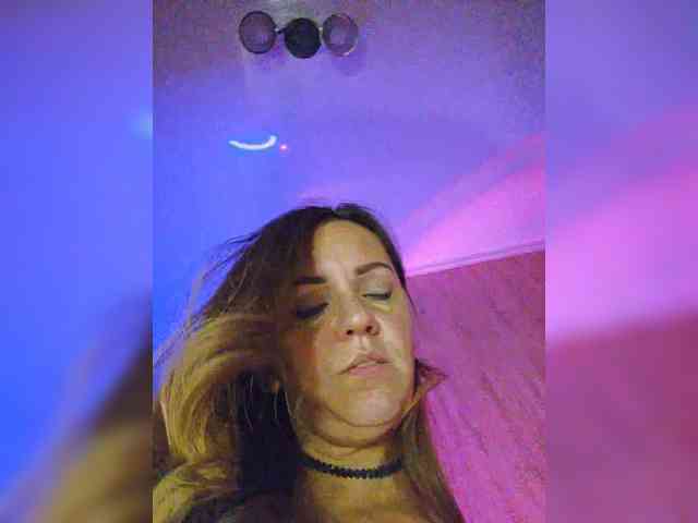 MilaSavory webcam